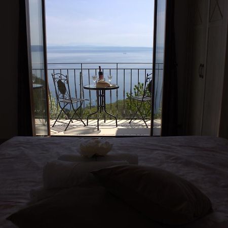 Apartman Sara S Pogledom Na More Lovran Εξωτερικό φωτογραφία