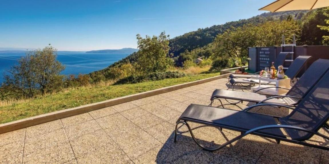 Apartman Sara S Pogledom Na More Lovran Εξωτερικό φωτογραφία