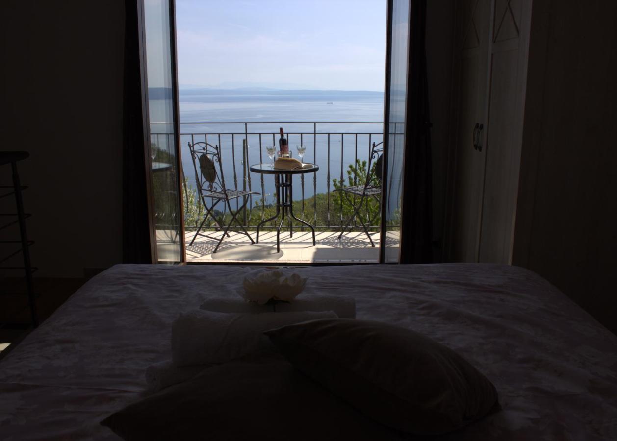 Apartman Sara S Pogledom Na More Lovran Εξωτερικό φωτογραφία